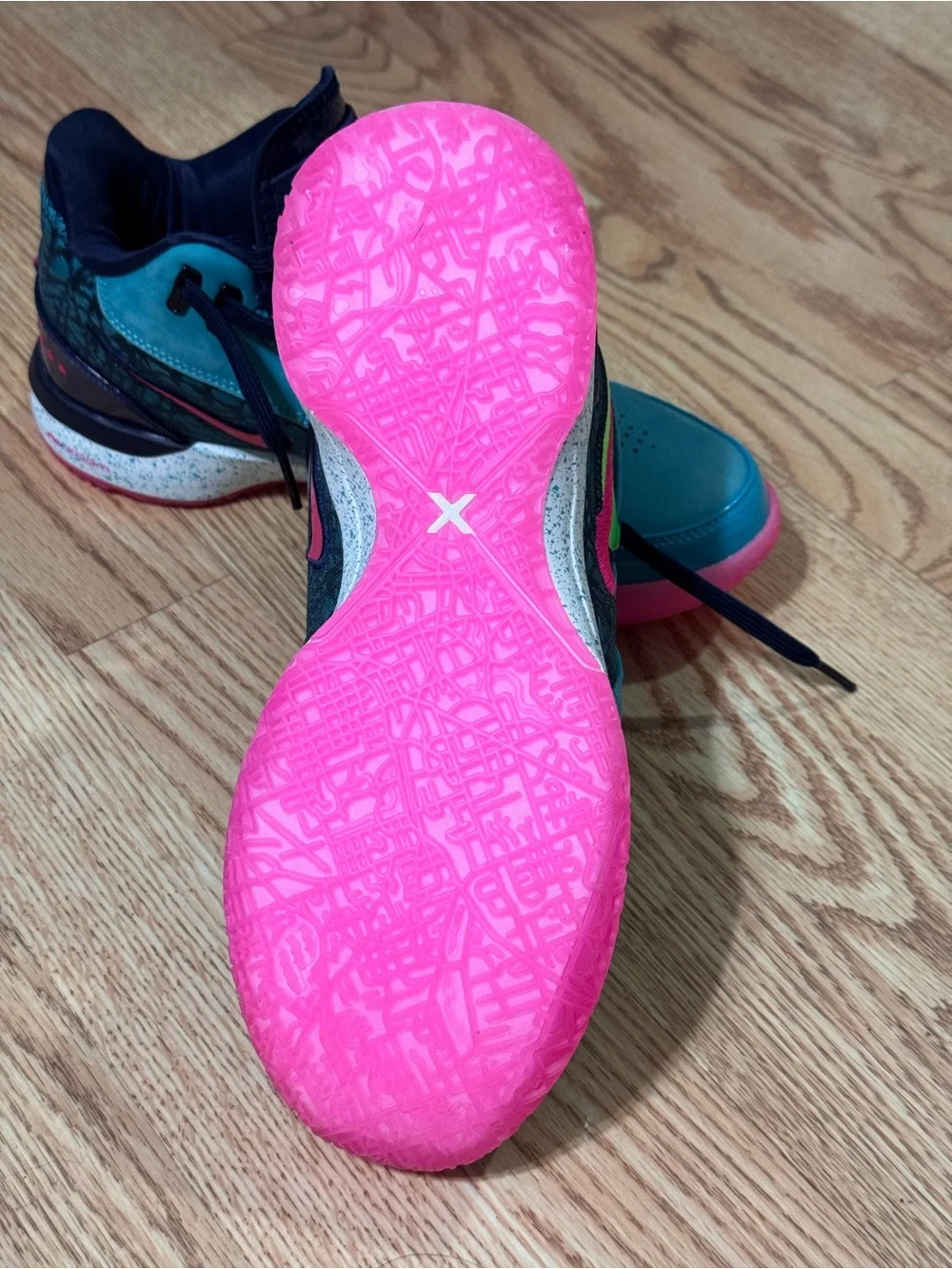 Nike Men's Teal, Pink & Black Athletic Shoes NWOT